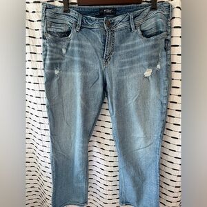 GUC Silver Jeans Elyse Capri Light Blue Distressed Boyfriend Jeans